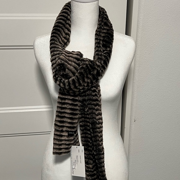 Matching scarf and hat! Handmade. Beautiful and soft - Picture 3 of 5